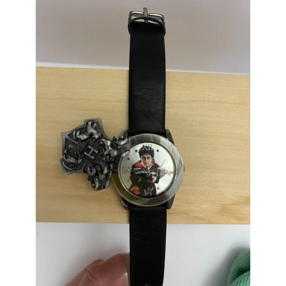 Harry Potter Hogwarts Crest Flip Top Watch Black Leather Band HC0079 Japan Movt